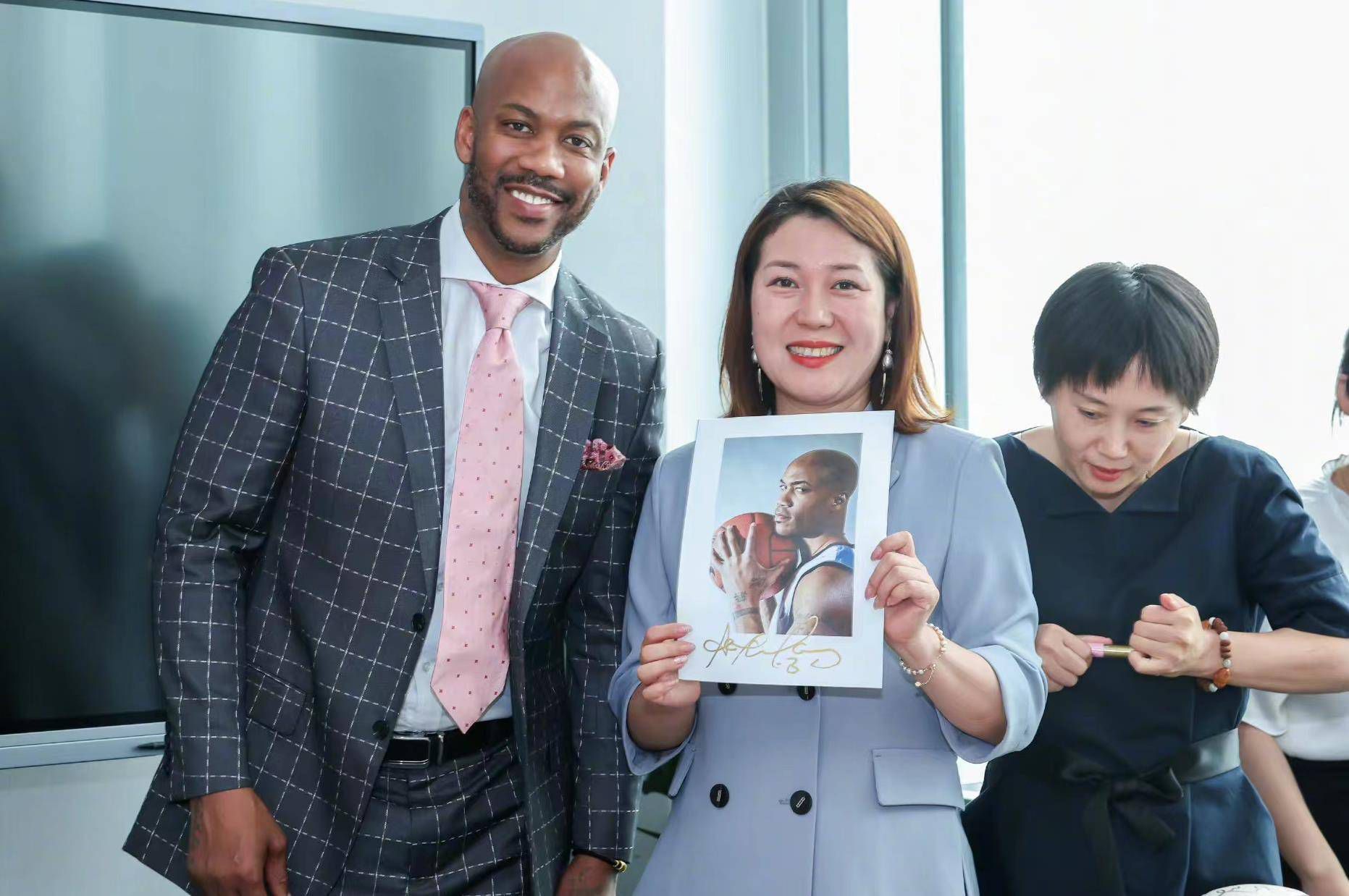 一晚，儿子古怪掉踪，妈妈遍寻不著赶紧报警，儿子却俄然现身「我哪都没往啊!」；那天起，妈妈需要靠著药物医治病症，却发现熟习的儿子垂垂目生，彷若被鬼怪节制代替…